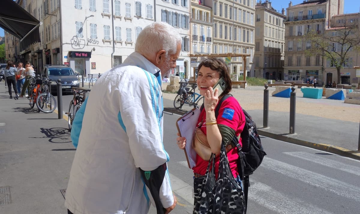 Du porte-à-porte pour toucher les éloignés du soin
